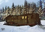 Auf ihren nächsten Einsatz wartet 95 0043 (Bw Probstzella) im winterlichen Bahnhof Ernstthal. (05.01.1978) <i>Foto: Wolfgang Bügel</i>