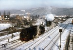 Während 01 0531 sich für den P 3004 bereit macht, läuft 01 0525 vor P 3003 in den Bahnhof Saalfeld ein. (04.01.1979) <i>Foto: Wolfgang Bügel</i>