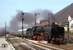 01 2114-5 (01 114) brettert mit D 504 durch den Bahnhof Orlamünde auf der Saalebahn. (17.04.1980) <i>Foto: Joachim Bügel</i>