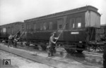 Wagenwäsche im Bww Oldenburg. (11.09.1953) <i>Foto: Quebe</i>
