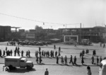 Der heute ungewohnt freie Blick über den "Willy-Brandt-Platz" auf die Reste des im Krieg völlig zerstörten Empfangsgebäudes von Essen Hbf. (1951) <i>Foto: Willi Marotz</i>