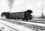 Eine unbekannte 74 schiebt einen 3.Klasse Bi-Wagen am Bw Dortmund Hbf. (12.1954) <i>Foto: Willi Marotz</i>