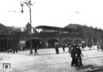 Eine preußische S 6 (spätere BR 13.10-12) im alten Bahnhof Berliner Zoologischer Garten.  (1907) <i>Foto: Slg. Eisenbahnstiftung</i>