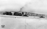 Transport eines Brückenbauteils der Fa. Eisenbau-Schiege aus Leipzig für die Deutsche Reichsbahn. (1942) <i>Foto: Slg. Eisenbahnstiftung</i>