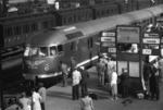 VT 12 503 als Eilzug nach Lübeck in Hamburg Hbf. (06.1958) <i>Foto: Walter Hollnagel</i>