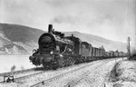 57 1221 auf der linken Rheinstrecke bei Boppard. (1931) <i>Foto: Hermann Maey</i>