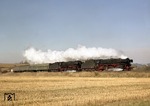 001 211 und 001 180 (01 211 + 01 180) haben mit E 1649 die Schiefe Ebene bereits hinter sich gebracht und legen sich bei Marktschorgast in die Kurve. (02.10.1972) <i>Foto: Wolfgang Bügel</i>