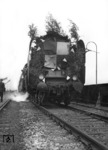 03 276 mit einem Sonderzug anläßlich der Wierderöffnung der Hochfelder Rheinbrücke in Duisburg Hochfeld-Süd. (01.10.1949) <i>Foto: Willi Marotz</i>