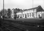 Blick auf das Empfangsgebäude des Bahnhofs Tscherkassy in der Ukraine. (11.1943) <i>Foto: RVM / Hollnagel</i>
