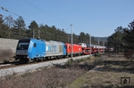 LTE 2016 909 schleppt die abgebügelte ÖBB 1216 143 mit einem Güterzug Richtung Koper nahe der Ortschaft Gorice pri Famljah. (09.03.2014) <i>Foto: Stefan Jurasovits   </i>
