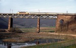 Eine unbekannte 103 führt den IC 694 über die Werrabrücke bei Oberrieden (Nord-Südstrecke). (13.04.1991) <i>Foto: Wolfgang Bügel</i>