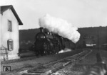 18 500 durcheilt Wernfeld am Main. (1928) <i>Foto: Hermann Ott</i>