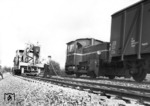 332 161 (ex Köf 11-161) passiert mit Üs 15791 nach Großaltdorf eine Gleisbaustelle bei Vellberg. (17.10.1969) <i>Foto: Wolfgang Bügel</i>