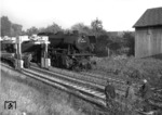 023 020-1 + 050 045-4 passieren als Falschfahrt eine Gleisbaustelle bei Vellberg. (17.10.1969) <i>Foto: Wolfgang Bügel</i>