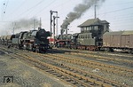 58 3006 (links) und 58 3024 begegnen sich im Bahnhof Glauchau. 58 3006 entstand 1958 aus der 1920 gebauten 58 1949, 58 3024 wurde aus der 1919 bei Henschel gebauten 58 1537 rekonstruiert. (26.03.1970) <i>Foto: David Adams</i>
