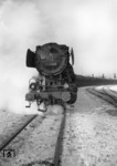 50 1582 wartet im Bahnhof Duisburg-Ruhrort Hafen auf Ausfahrt. (21.01.1966) <i>Foto: Willi Marotz</i>