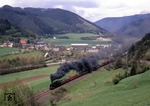 95 0004-2 arbeitet sich mit Ng 66483 durch das Loqitztal bei Oberloquitz dem Grenzbahnhof Probstzella entgegen.  (13.05.1978) <i>Foto: Joachim Bügel</i>