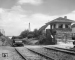 Die Bahnmeisterdraisine der Bm Euskirchen unterwegs auf der Eifelstrecke bei Mechernich (-Strempt). (1951) <i>Foto: Fischer</i>
