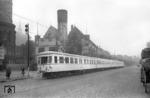 Der neue Triebwagen Nr. 37 (Westwaggon/SSW) in Stahlleichtbauweise (späterer ET 41b) der Köln-Bonner Eisenbahnen (KBE) auf der Rheinuferstraße in Köln.  (05.1940) <i>Foto: Theo Felten</i>