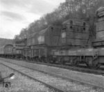 102 t-Kranwagen "Würzburg" (Nür 6700) mit Gegengewichtswagen (Nür 6718) auf einer Brückenbaustelle bei Gaildorf-West. (29.10.1968) <i>Foto: Slg.Eisenbahnstiftung</i>