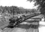 01 015 hat mit ihrem Schnellzug soeben den Bahnhof Hamburg-Dammtor hinter sich gelassen. (08.06.1954) <i>Foto: Walter Hollnagel</i>