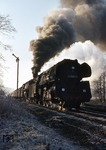 01 0507-2 + 01 0530-4 passieren mit D 199 das Ausfahrsignal von Hönebach. (21.12.1972) <i>Foto: Wilfried Sieberg</i>