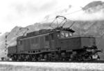 E 94 006 mit österreichischem Einfahrsignal bei Innsbruck. (1942) <i>Foto: Hermann Maey</i>