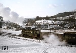 95 0040-6 verlässt mit P 18018 den Haltepunkt Seltendorf zwischen Eisfeld und Sonneberg. (04.01.1978) <i>Foto: Wolfgang Bügel</i>