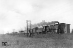 57 2048 als "5438 Hannover" mit einem Güterzug bei Lehrte. (1919) <i>Foto: Rudolf Kreutzer</i>