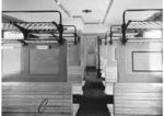 Blick in die 3. Wagenklasse eines Reisezugwagens der Deutschen Reichsbahn. Erst 1956 wurde mit Beginn des Sommerfahrplans das heute gültige Zweiklassen-System eingeführt.  (1935) <i>Foto: RVM</i>