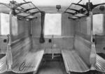 Ein Raucherabteil der 3. Klasse mit Holzbänken und Fensterriemenöffnung. (1935) <i>Foto: RVM</i>