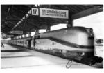 Der Henschel-Wegmannzug mit Stromlinienlok 61 001 auf der Ausstellung "100 Jahre Deutsche Eisenbahnen" in Nürnberg. (1935) <i>Foto: RVM</i>