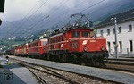 ÖBB 1020.07 (ex E 94 033) mit einer 1110 sowie 1044.88 und 1044.90 im Bahnhof Matrei auf dem Weg vom Brenner nach Innsbruck. (27.08.1984) <i>Foto: Joachim Bügel</i>