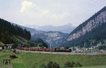 194 137 fährt mit Dg 49830 bei St. Jodok am Brenner talwärts. (30.08.1984) <i>Foto: Joachim Bügel</i>