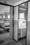 Innenraumausstattung eines 2. Klasse Bn-Wagens mit Wascheinrichtung im Toilettenraum. (1961) <i>Foto: Bustorff</i>
