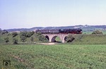 52 8034 mit P 19553 auf dem Viadukt über den Schmoner Bach südlich von Grockstädt. (06.06.1980) <i>Foto: Wolfgang Bügel</i>