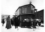 Schneepflug 837 055 der Deutschen Reichsbahn, geschoben von einer bereits mit Frostschutz ausgerüsteten Lok der BR 57.10 im Bahnhof Smolensk. (1942) <i>Foto: RVM</i>