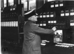 Blick in das Stellwerk Hannover-Herrenhausen. (19.09.1932) <i>Foto: RVM</i>