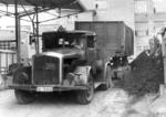 Kohleversand in einem O-Wagen der Reichsbahn mittels Kaelble-Culemeyer-Straßentransporteinheit. (1942) <i>Foto: RVM</i>
