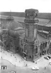 Blick auf das alte Empfangsgebäude des Kölner Hauptbahnhofs. (01.07.1955) <i>Foto: Slg. Eisenbahnstiftung</i>
