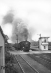 01 148 (Bw Paderborn) verlässt mit D 1098 den Bahnhof Lippstadt. (02.08.1966) <i>Foto: Wolfgang Bügel</i>