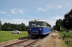 ÖBB 5081.001 war einer von drei Original Uerdinger Schienenbussen, die an die ÖBB geliefert wurden - die restlichen 62 Fahrzeuge waren österreichische Lizenznachbauten. Hier ist er auf der ÖGEG Museumsbahn Timelkam – Ampflwang unterwegs. (10.08.2014) <i>Foto: Stefan Jurasovits   </i>