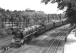 05 003 hat mit ihrem Schnellzug soeben den Bahnhof Hamburg-Dammtor in Richtung Sternschanze verlassen. (08.06.1954) <i>Foto: Walter Hollnagel</i>