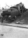 56 2005 machte in Kassel-Rothenditmold einen unfreiwiligen Ausflug auf die Straße. (1934) <i>Foto: Slg. Eisenbahnstiftung</i>
