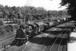 93 1089 (Bw Hamburg-Harburg) mit einem Nahgüterzug in der Kurve kurz hinter dem Bahnhof Hamburg-Dammtor. (08.06.1954) <i>Foto: Walter Hollnagel</i>