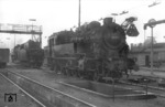 93 893 und 41 011 im Bw Rheine. (12.08.1966) <i>Foto: Wolfgang Bügel</i>