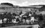 38 262 mit Personenzug nach Annaberg auf der Hochbrücke von Markersbach. (1932) <i>Foto: RVM</i>