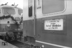 Eröffnungszug zur Aufnahme des elektrischen Betriebes zwischen Herford und Altenbeken. Zuglok ist 112 309-0. (27.05.1975) <i>Foto: Joachim Bügel</i>