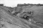 Erweiterung des Tunneleinschnittes mit teilweiser Tunnelaufschlitzung bei Nirm auf der Strecke Aachen - Köln zur Vorbereitung der Elektrifizierung. (1962) <i>Foto: Slg. Eisenbahnstiftung</i>