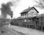 99 7203 verlässt den Bahnhof Lohrbach auf der 1000 mm Schmalspurstrecke Mosbach - Mudau. (16.04.1964) <i>Foto: Slg. Eisenbahnstiftung</i>